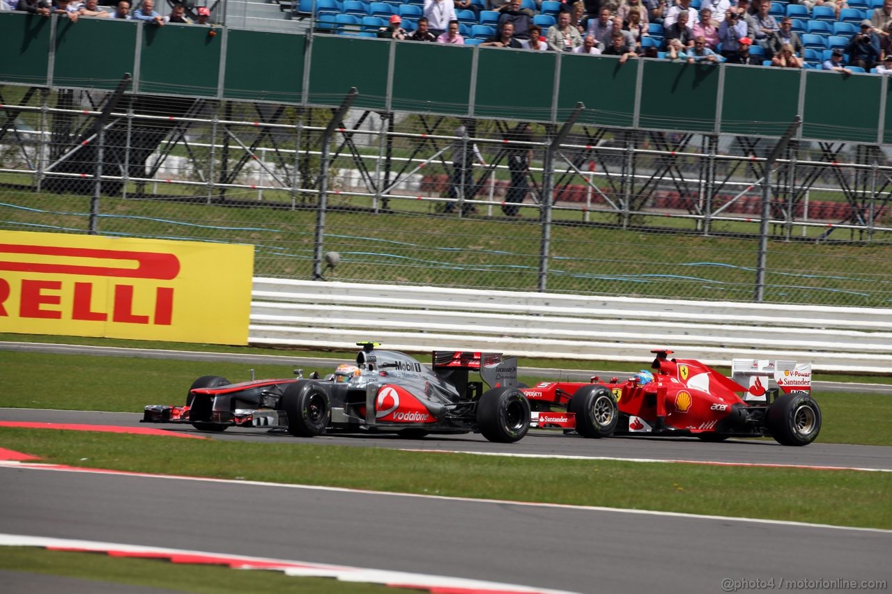 GP GRAN BRETAGNA, 08.07.2012- Gara, Lewis Hamilton (GBR) McLaren Mercedes MP4-27 e Fernando Alonso (ESP) Ferrari F2012 