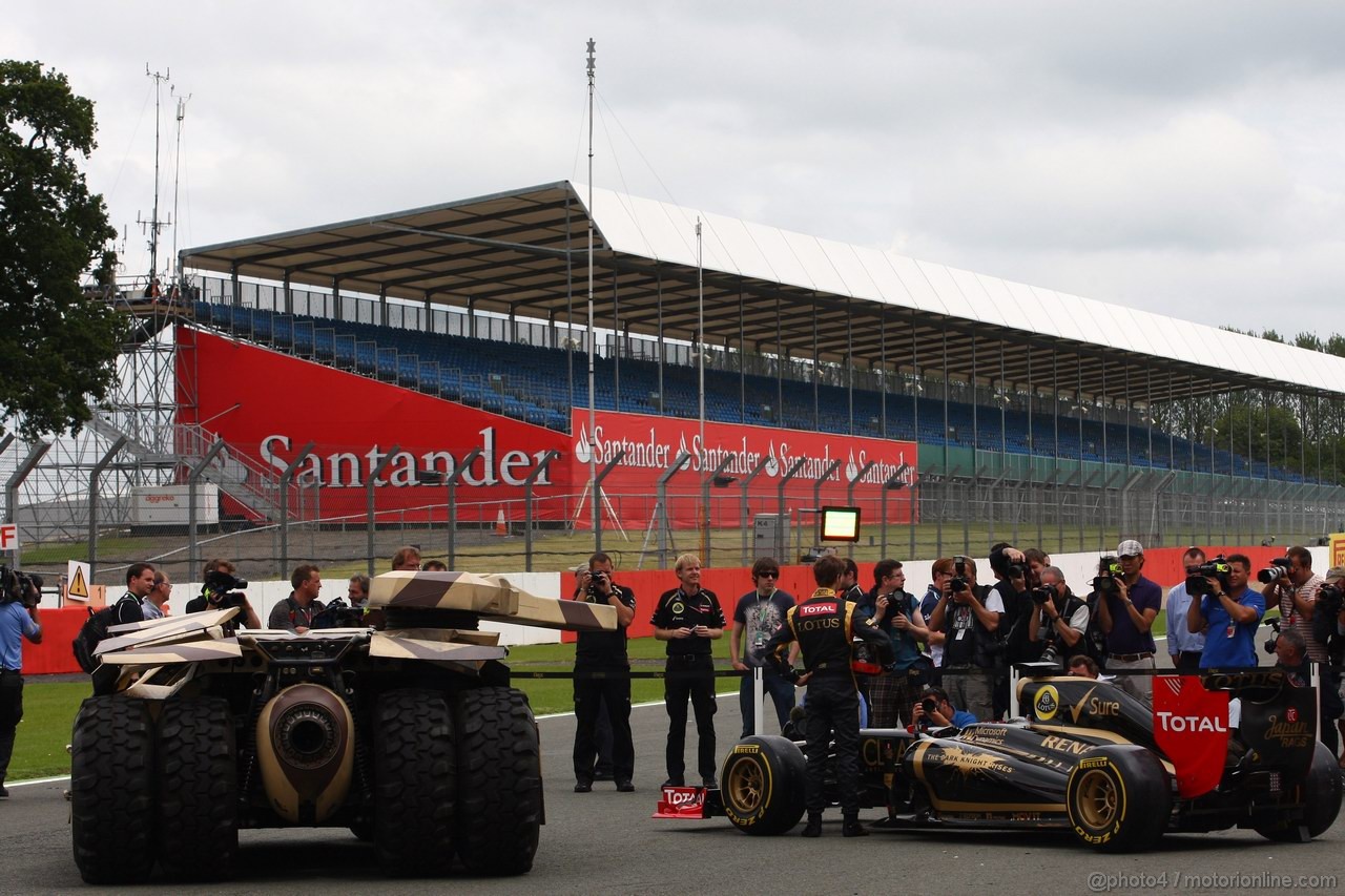 GP GRAN BRETAGNA, 05.07.2012- Romain Grosjean (FRA) Lotus F1 E20 with the Tumbler vehicle from the Batman movie The Dark Night Rises.