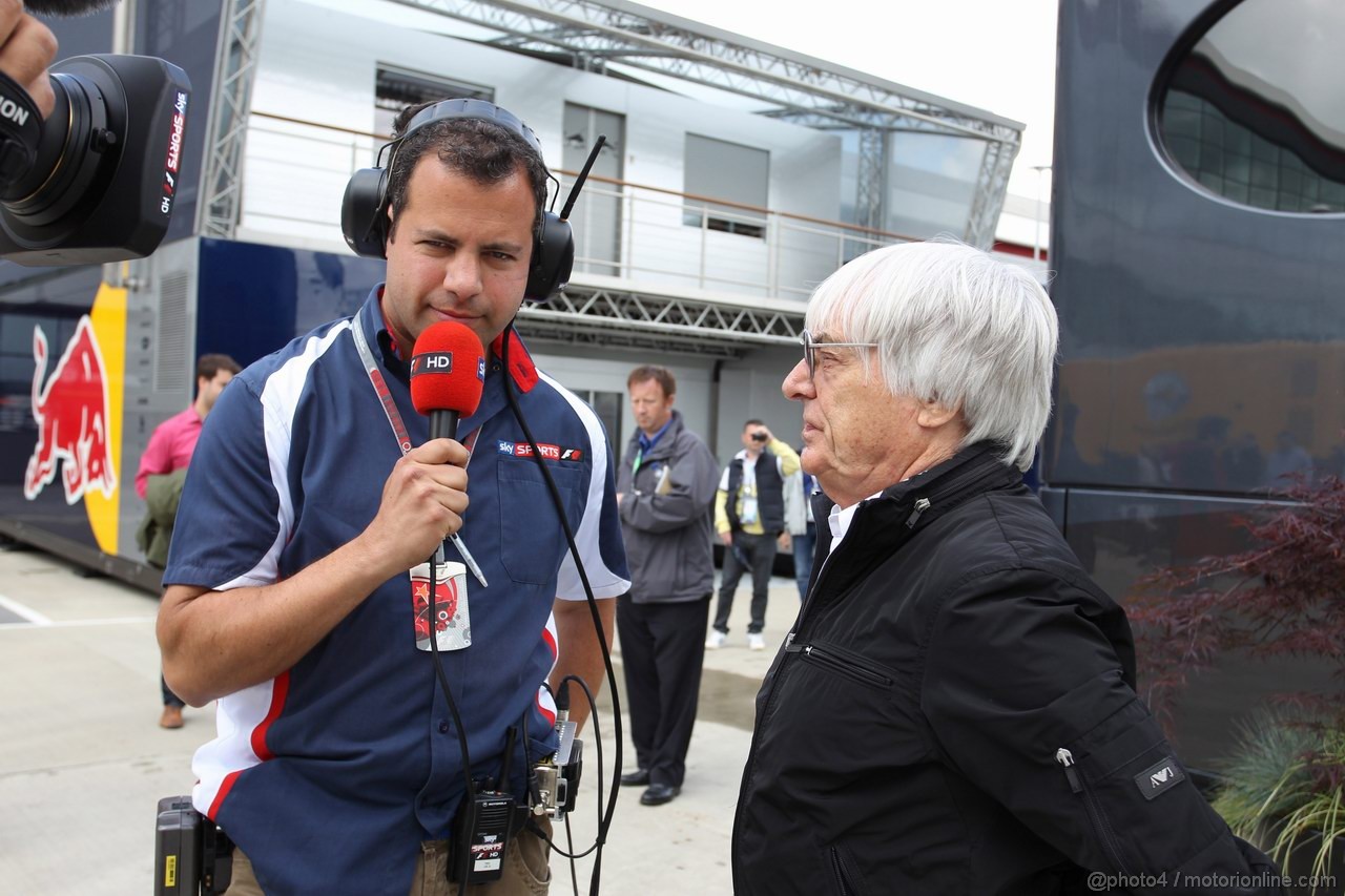 GP GRAN BRETAGNA, 07.07.2012- Qualifiche, Bernie Ecclestone (GBR), President e CEO of Formula One Management  e the sky staff