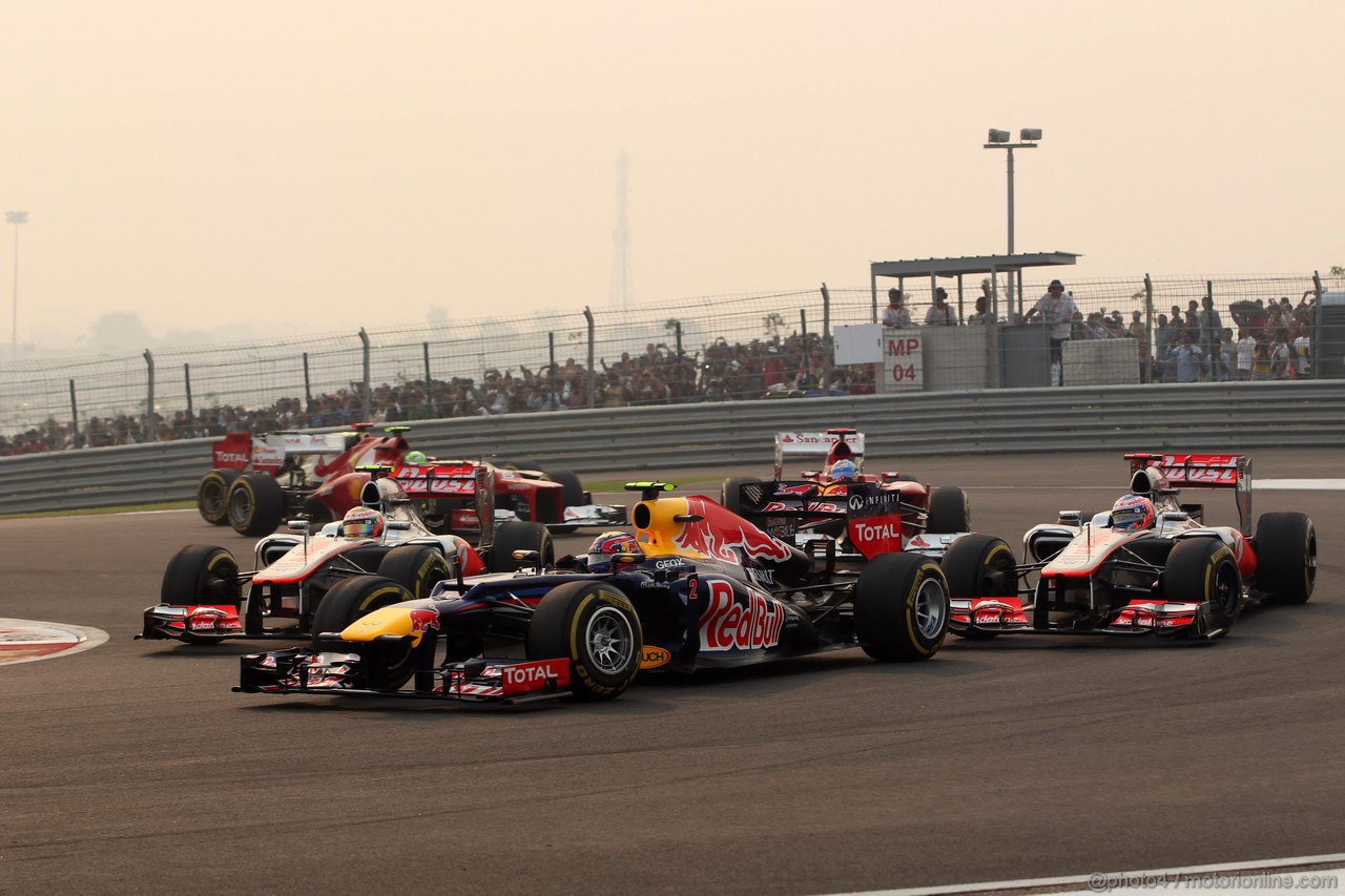 GP INDIA, 28.10.2012- Gara, Mark Webber (AUS) Red Bull Racing RB8 e Jenson Button (GBR) McLaren Mercedes MP4-27 