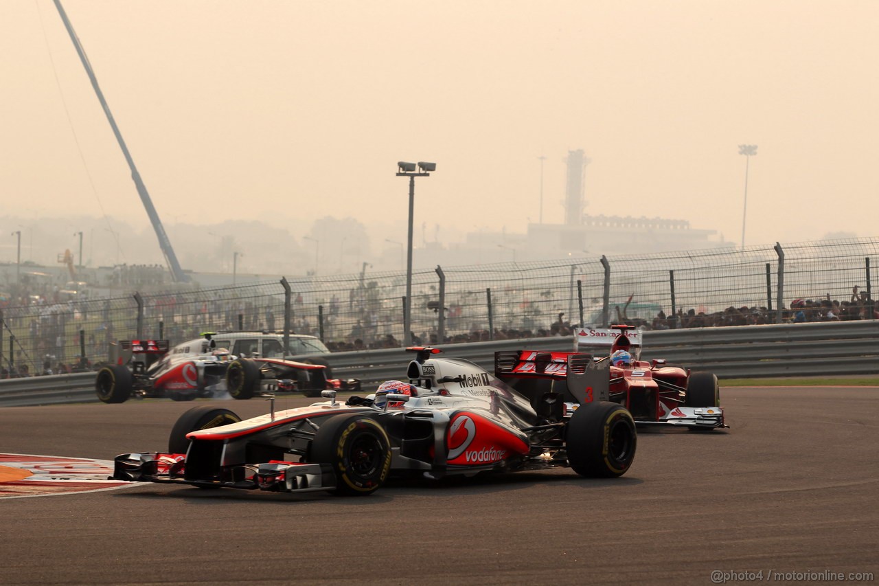 GP INDIA, 28.10.2012- Gara, Jenson Button (GBR) McLaren Mercedes MP4-27 e Fernando Alonso (ESP) Ferrari F2012 