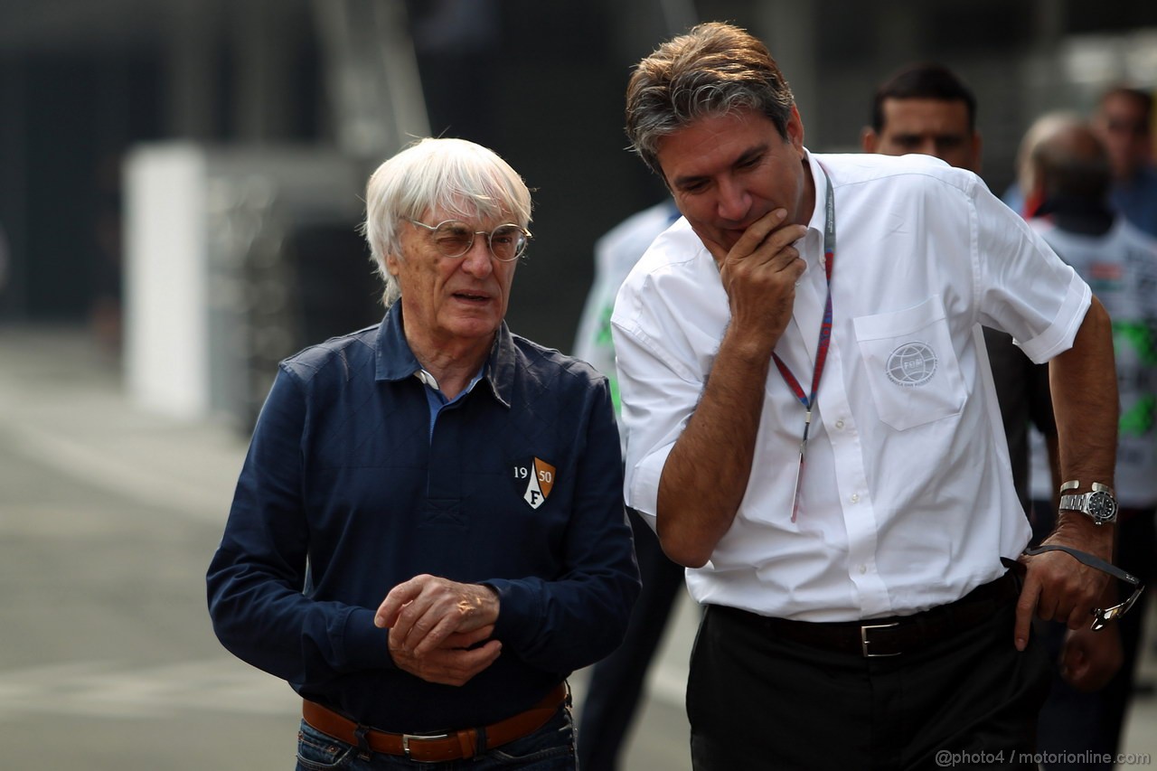 GP INDIA, 25.10.2012- Bernie Ecclestone (GBR), President e CEO of Formula One Management  e Pasquale Lattuneddu (ITA), FOM 