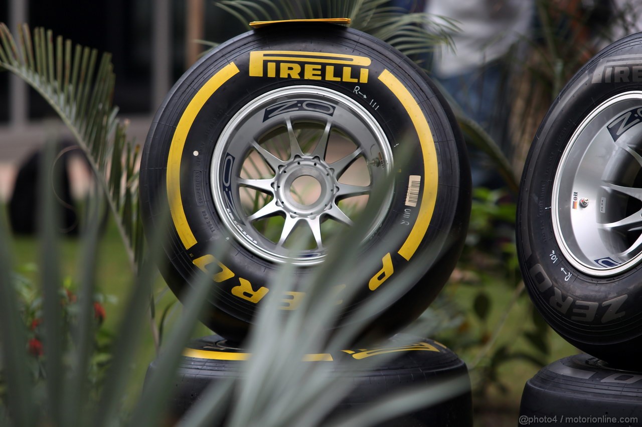 GP INDIA, 25.10.2012- OZ Wheels e Pirelli Tyres 