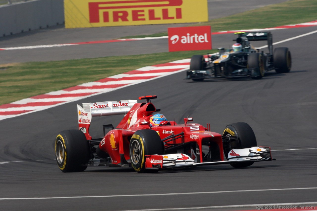 GP INDIA, 27.10.2012- Prove Libere 3, Fernando Alonso (ESP) Ferrari F2012 e Vitaly Petrov (RUS) Caterham F1 Team CT01 