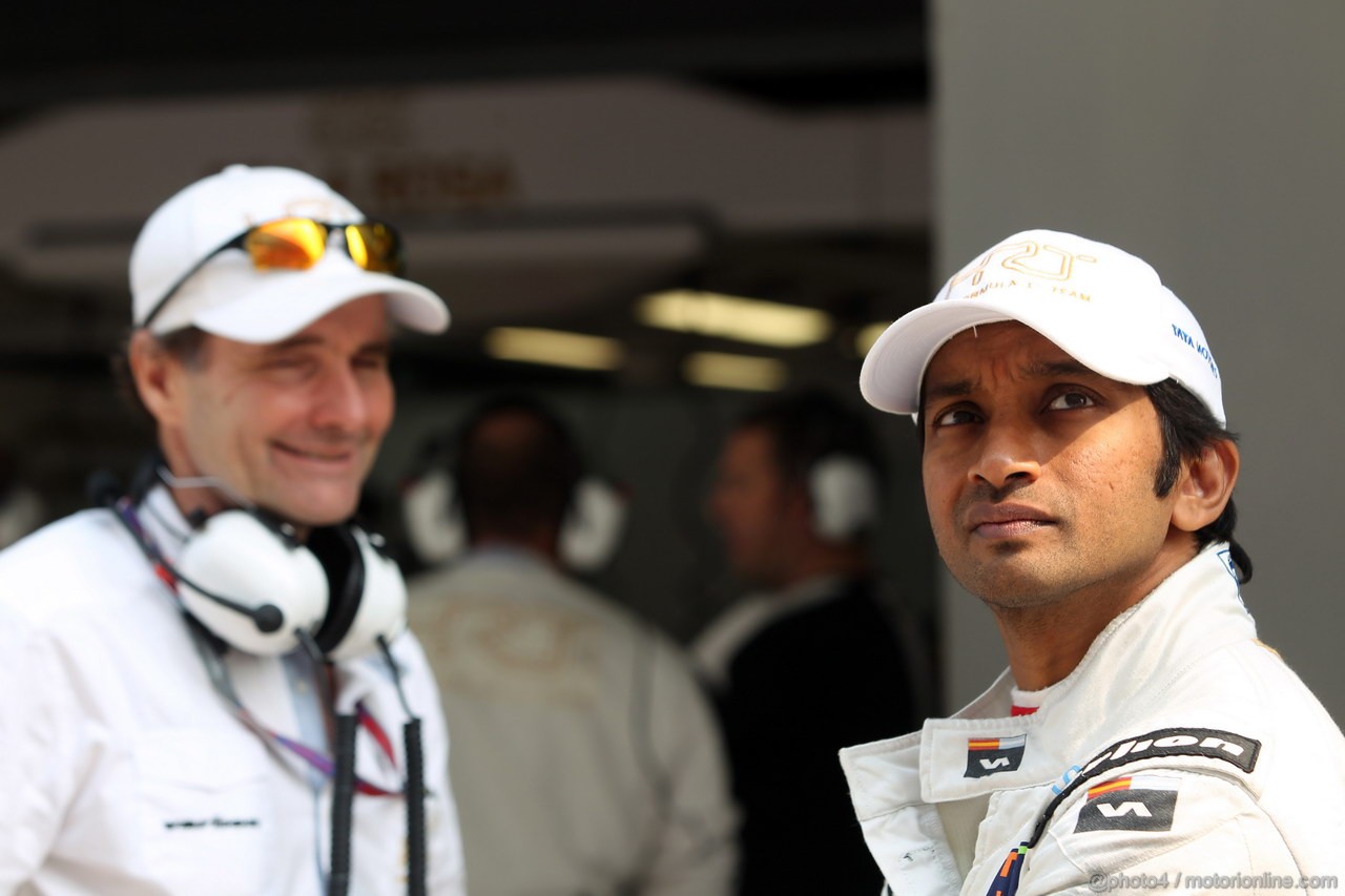 GP INDIA, 27.10.2012- Prove Libere 3, Luis Prez-Sala (ESP), HRT Team Principal e Narain Karthikeyan (IND) HRT Formula 1 Team F112 