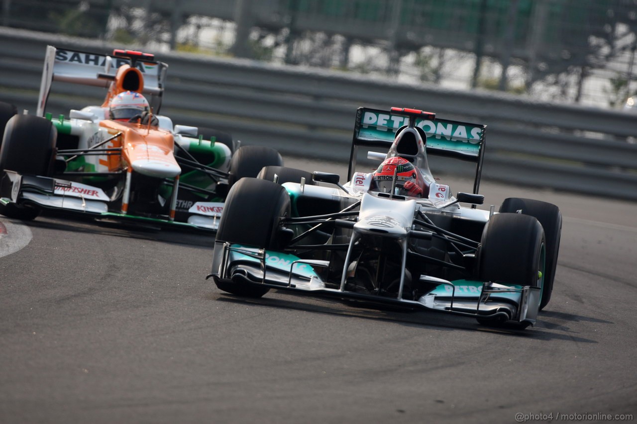 GP INDIA, 27.10.2012- Qualifiche, Paul di Resta (GBR) Sahara Force India F1 Team VJM05 e Michael Schumacher (GER) Mercedes AMG F1 W03 