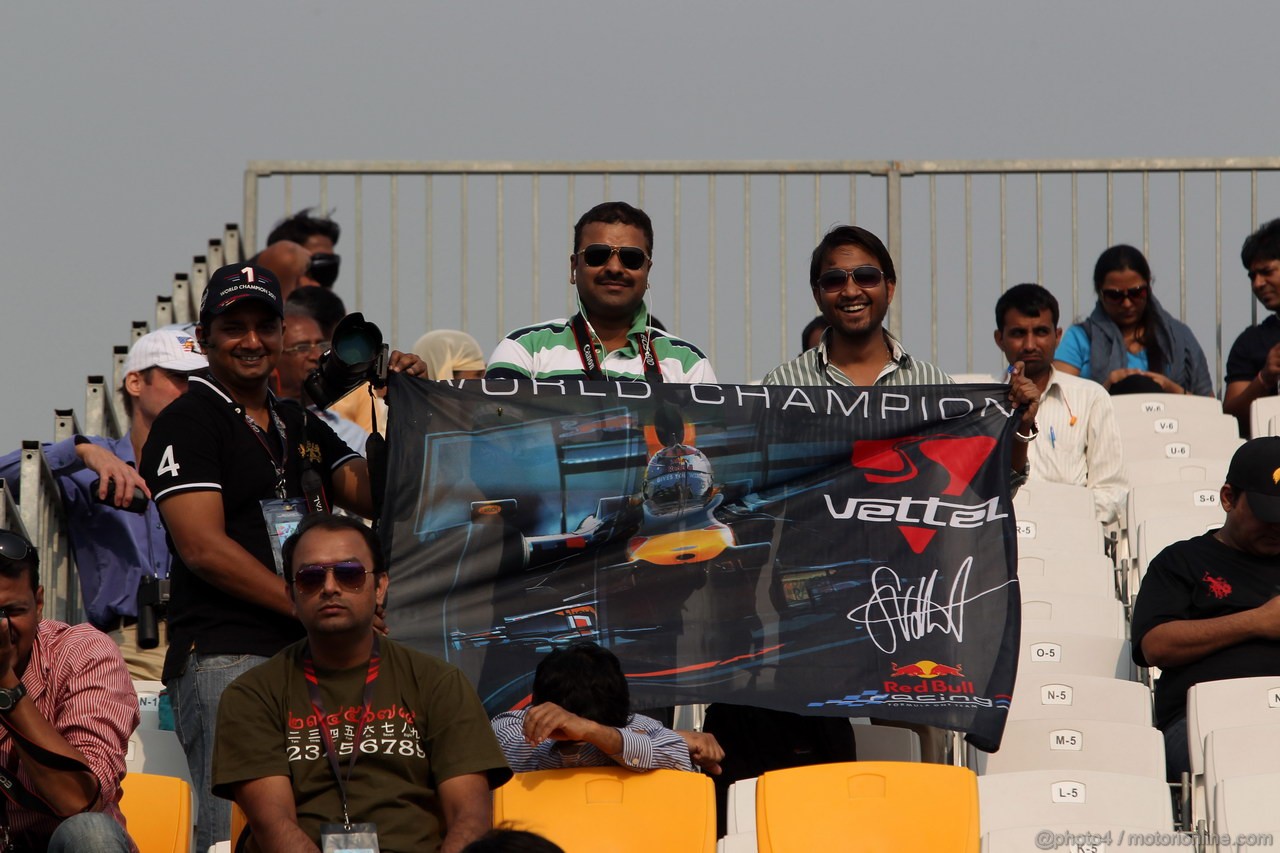 GP INDIA, 27.10.2012- Qualifiche, Sebastian Vettel (GER) Red Bull Racing RB8 fans