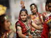 GP INDIA, 27.10.2012- Dancers in the pit lane