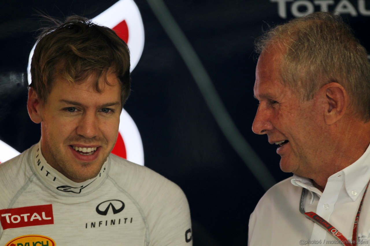 GP INDIA, 26.10.2012- Prove Libere 1, Sebastian Vettel (GER) Red Bull Racing RB8 e Helmut Marko (AUT), Red Bull Racing, Red Bull Advisor