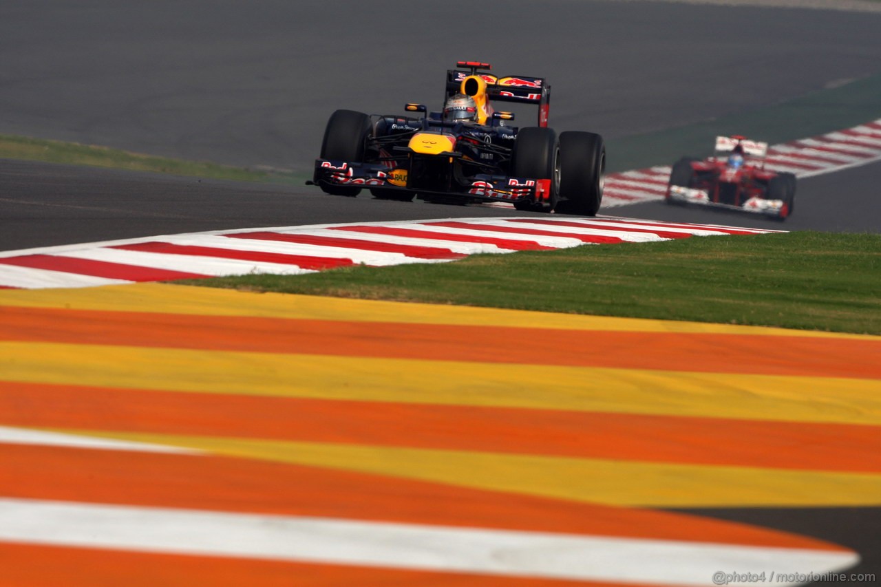 GP INDIA, 26.10.2012- Prove Libere 1, Sebastian Vettel (GER) Red Bull Racing RB8 e Fernando Alonso (ESP) Ferrari F2012 
