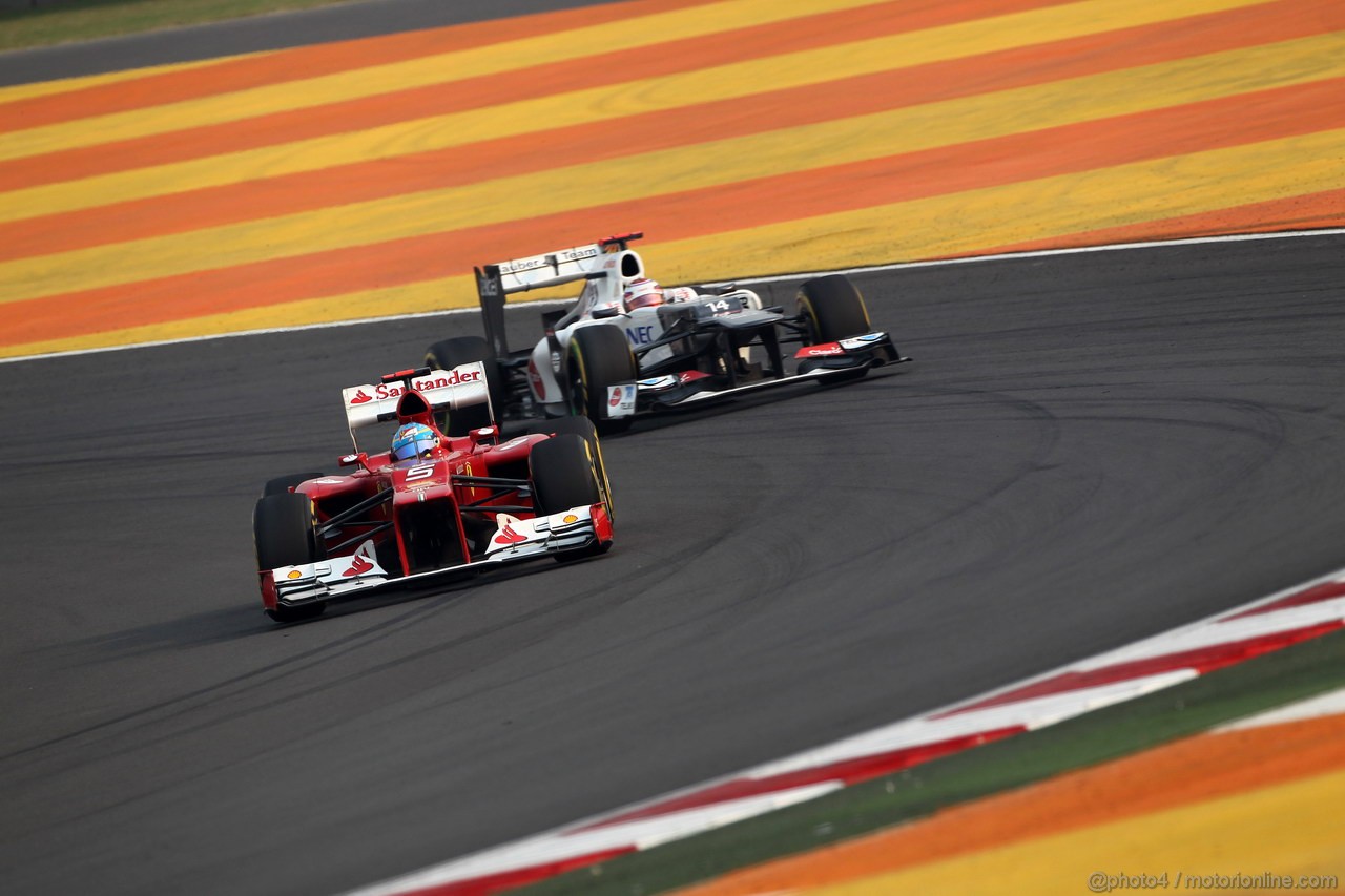 GP INDIA, 26.10.2012- Prove Libere 2, Fernando Alonso (ESP) Ferrari F2012 e Kamui Kobayashi (JAP) Sauber F1 Team C31 
