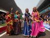 GP INDIA, 26.10.2012- Dancers in the pit lane