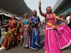 GP INDIA, 26.10.2012- Dancers in the pit lane