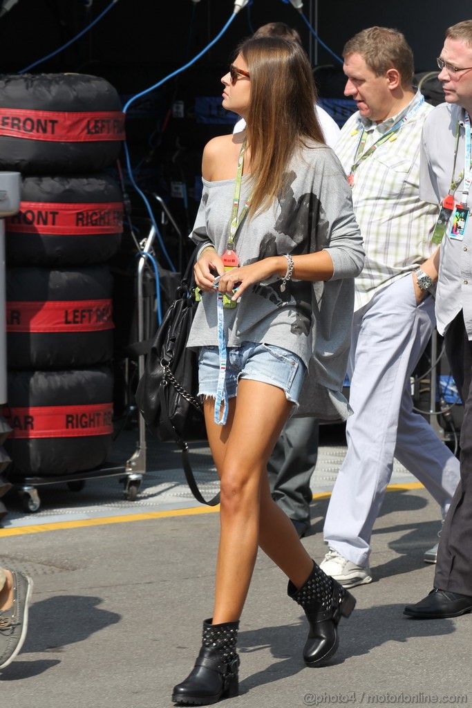 GP ITALIA, 09.09.2012- Ragazza in the paddock 