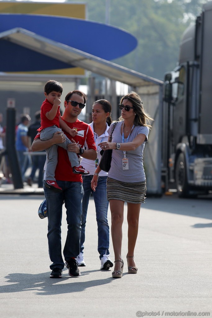 GP ITALIA, 09.09.2012- Felipe Massa (BRA) Ferrari F2012 with sua moglie Raffaela Bassi (BRA) e their son Felipe