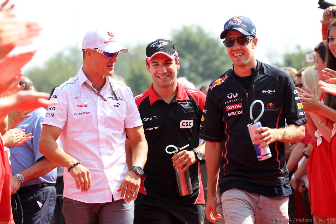 GP ITALIA, 09.09.2012- Michael Schumacher (GER) Mercedes AMG F1 W03, Timo Glock (GER) Marussia F1 Team MR01 e Sebastian Vettel (GER) Red Bull Racing RB8