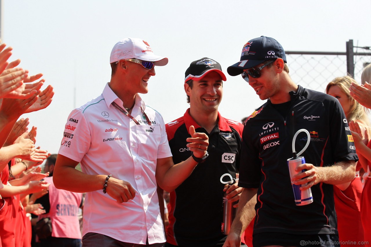 GP ITALIA, 09.09.2012- Michael Schumacher (GER) Mercedes AMG F1 W03, Timo Glock (GER) Marussia F1 Team MR01 e Sebastian Vettel (GER) Red Bull Racing RB8 