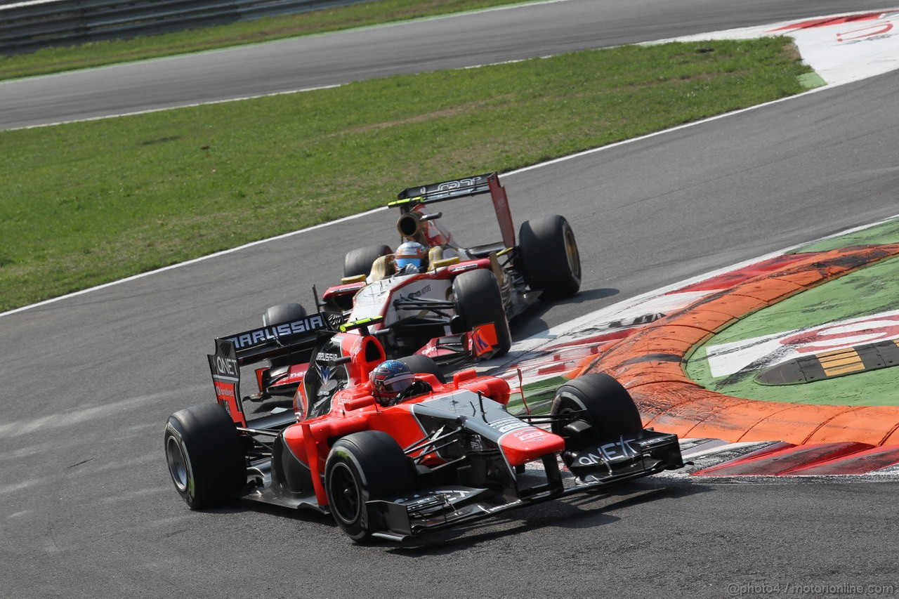 GP ITALIA, 09.09.2012- Gara,  Charles Pic (FRA) Marussia F1 Team MR01 davanti a Narain Karthikeyan (IND) HRT Formula 1 Team F112 