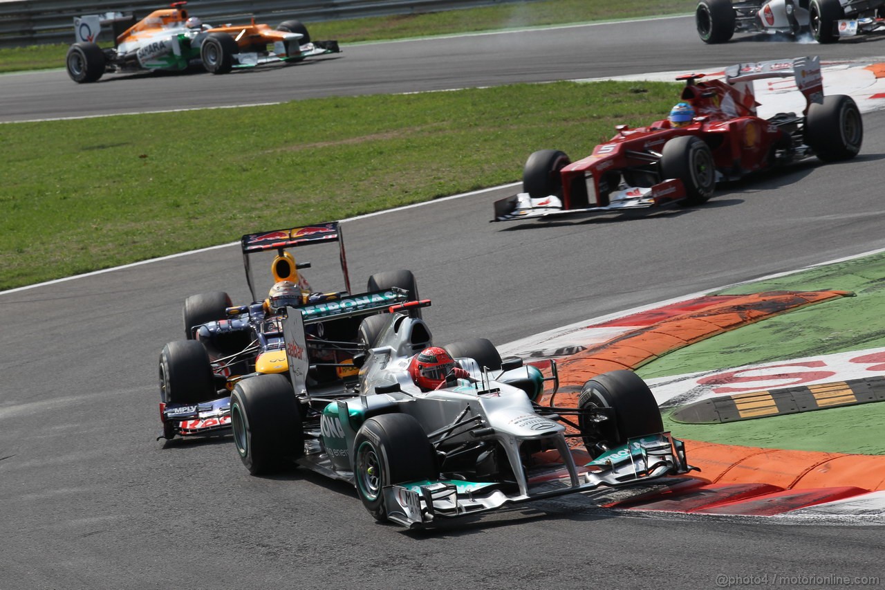 GP ITALIA, 09.09.2012- Gara,  Michael Schumacher (GER) Mercedes AMG F1 W03 davanti a Sebastian Vettel (GER) Red Bull Racing RB8 