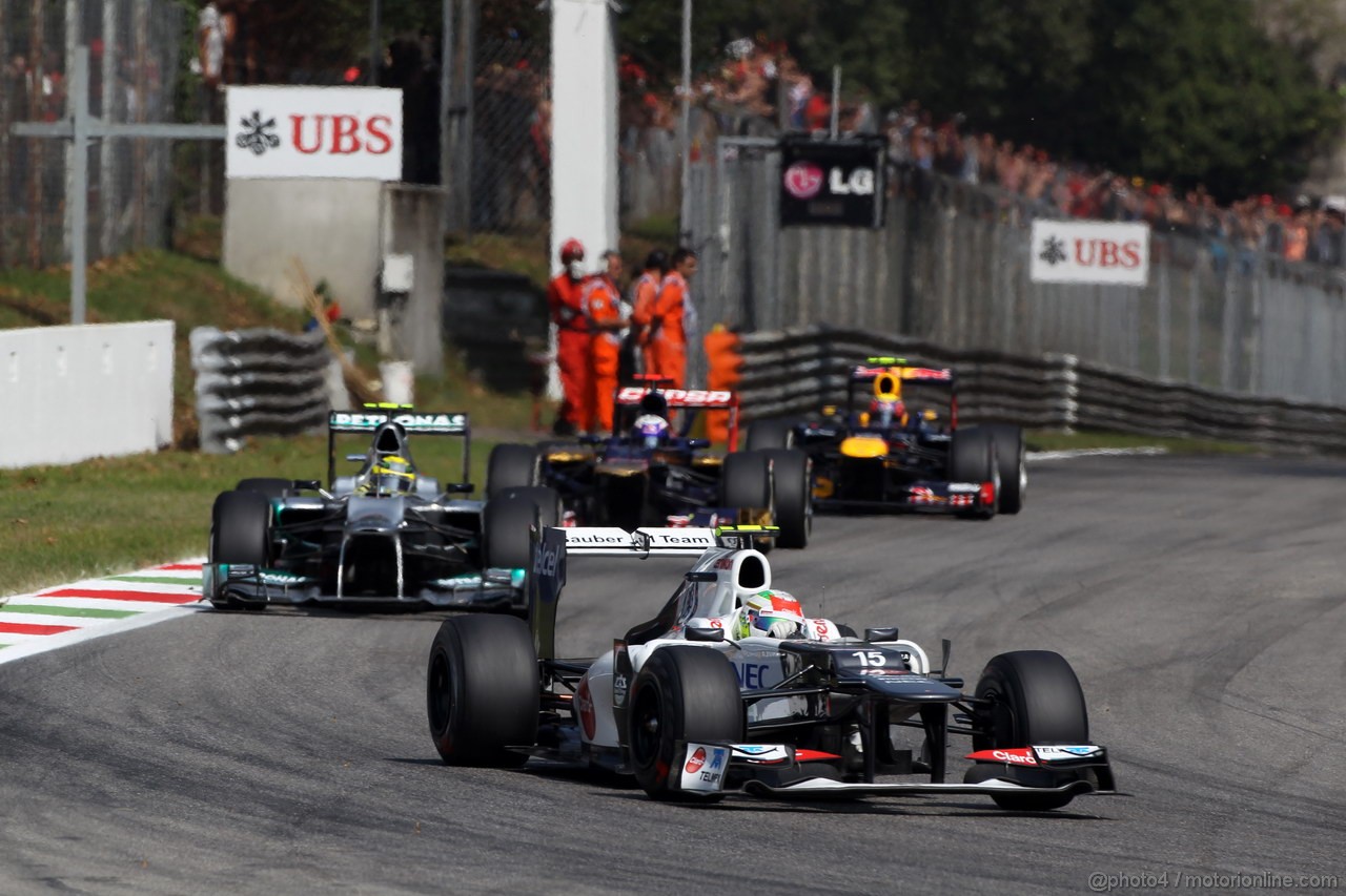 GP ITALIA, 09.09.2012- Gara,  Sergio Prez (MEX) Sauber F1 Team C31 davanti a Nico Rosberg (GER) Mercedes AMG F1 W03 