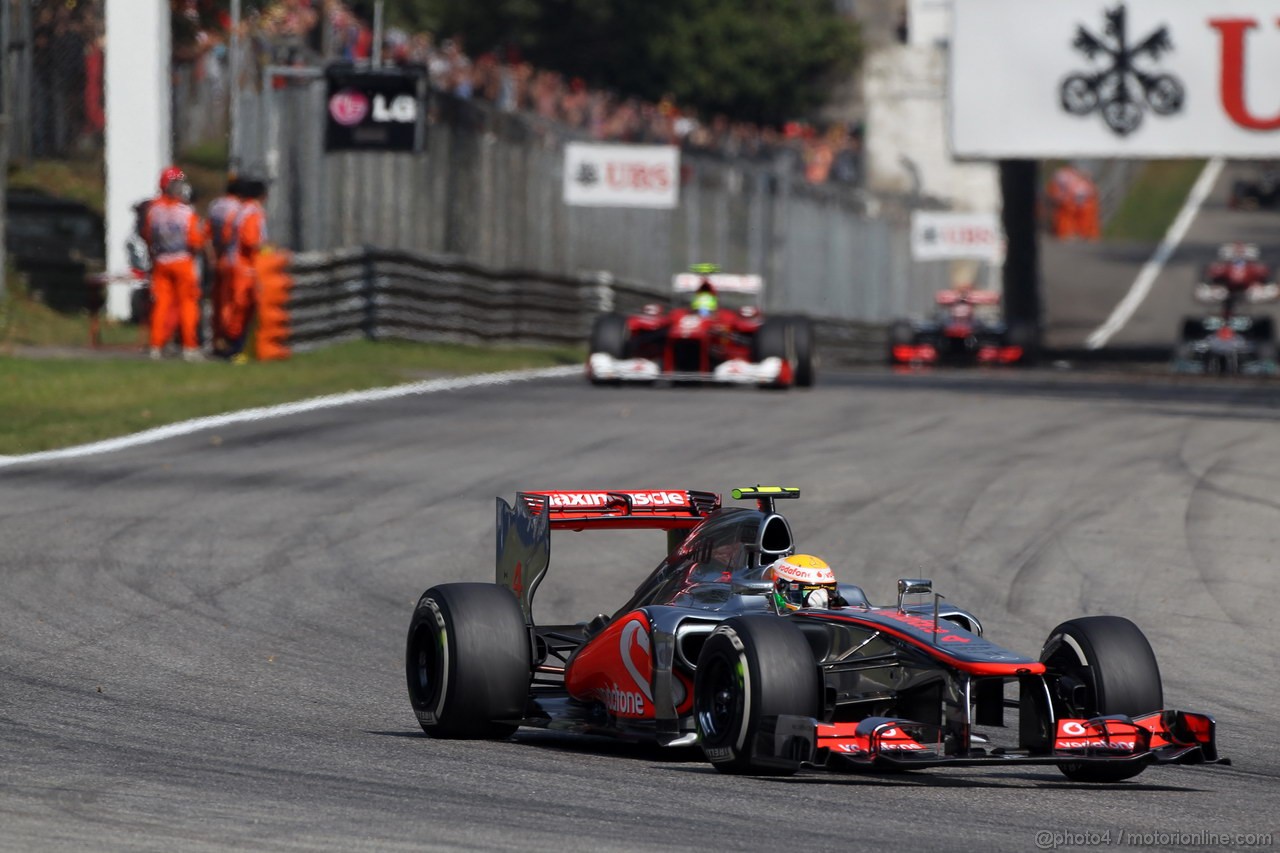 GP ITALIA, 09.09.2012- Gara,  Lewis Hamilton (GBR) McLaren Mercedes MP4-27 davanti a Felipe Massa (BRA) Ferrari F2012 