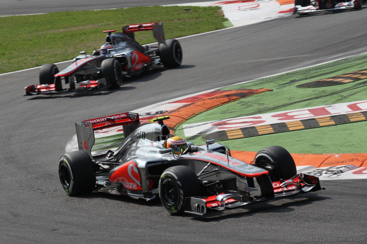 GP ITALIA, 09.09.2012- Gara,  Lewis Hamilton (GBR) McLaren Mercedes MP4-27 davanti a Jenson Button (GBR) McLaren Mercedes MP4-27 