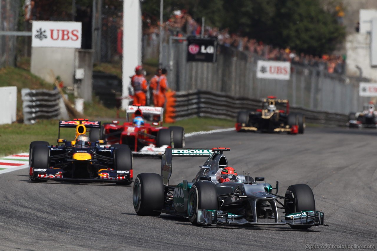 GP ITALIA, 09.09.2012- Gara,  Michael Schumacher (GER) Mercedes AMG F1 W03 davanti a Sebastian Vettel (GER) Red Bull Racing RB8 