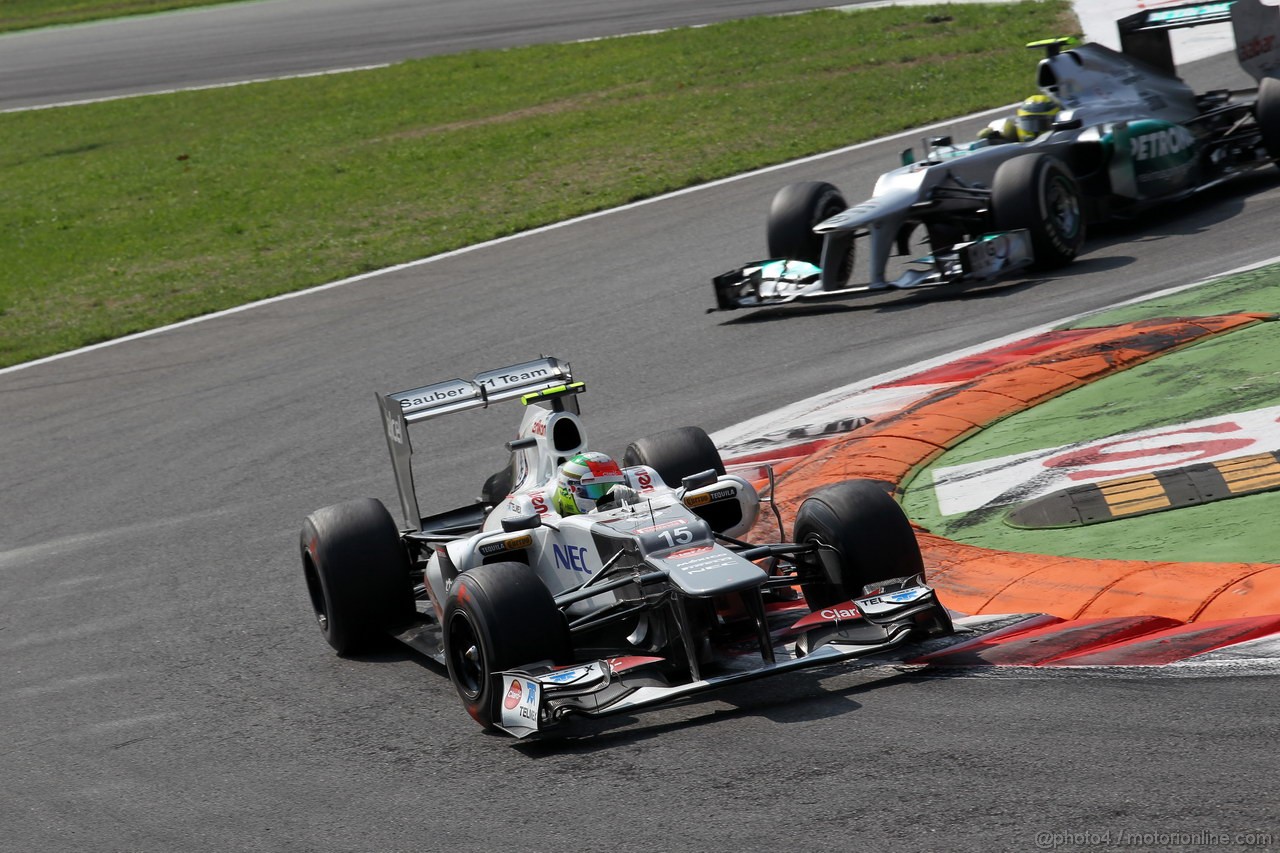 GP ITALIA, 09.09.2012- Gara,  Sergio Prez (MEX) Sauber F1 Team C31 davanti a Nico Rosberg (GER) Mercedes AMG F1 W03 