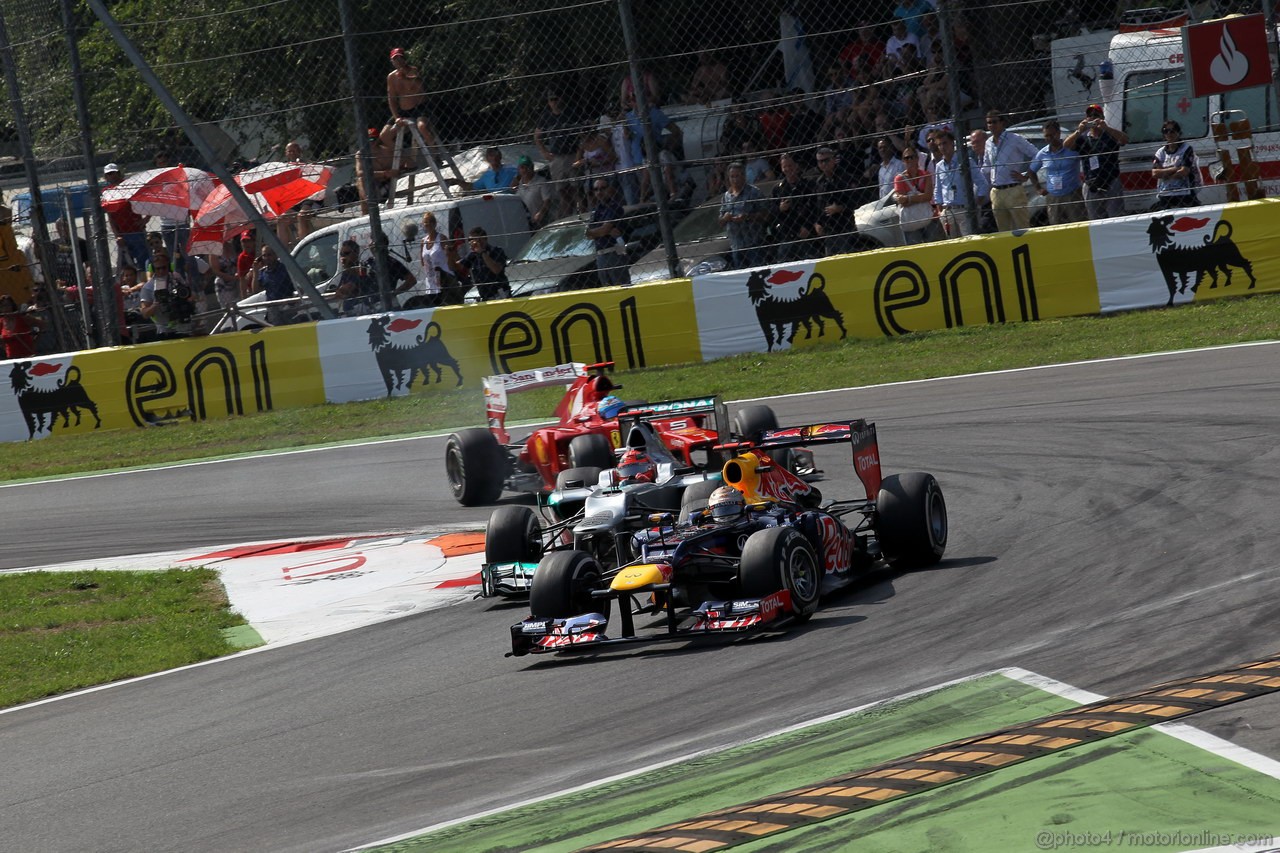 GP ITALIA, 09.09.2012- Gara,  Sebastian Vettel (GER) Red Bull Racing RB8 davanti a Michael Schumacher (GER) Mercedes AMG F1 W03