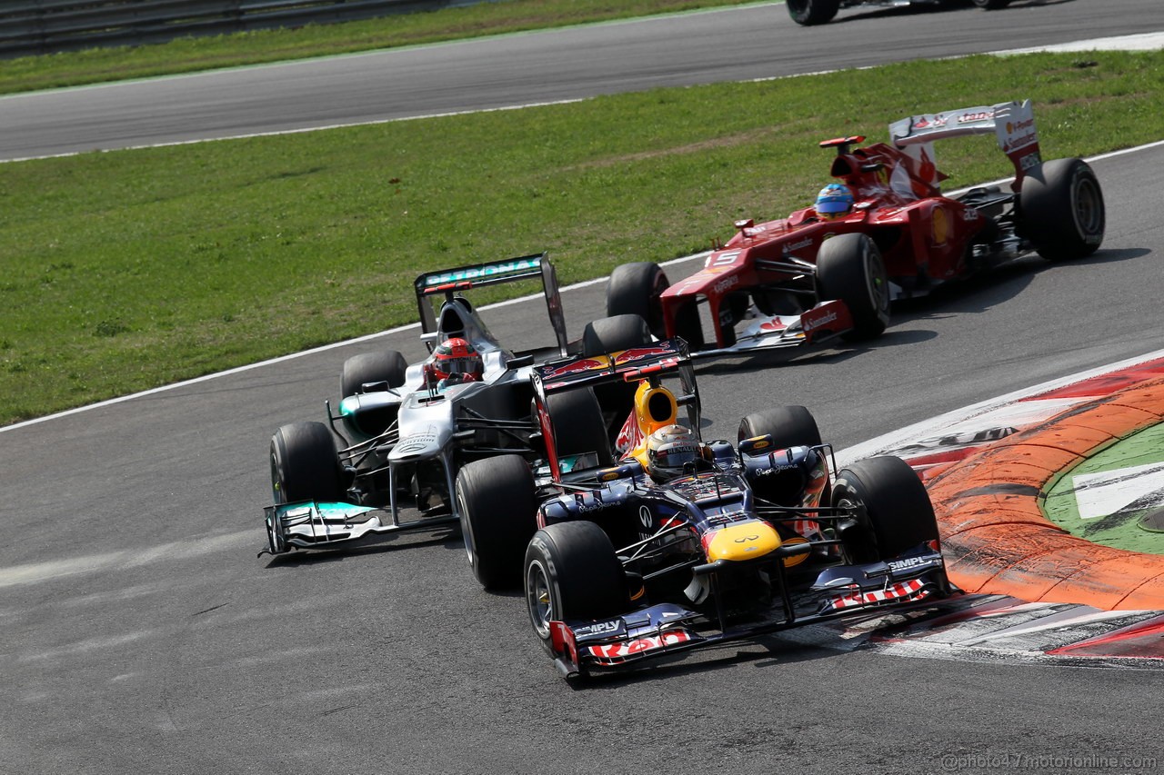 GP ITALIA, 09.09.2012- Gara,  Sebastian Vettel (GER) Red Bull Racing RB8 davanti a Michael Schumacher (GER) Mercedes AMG F1 W03 