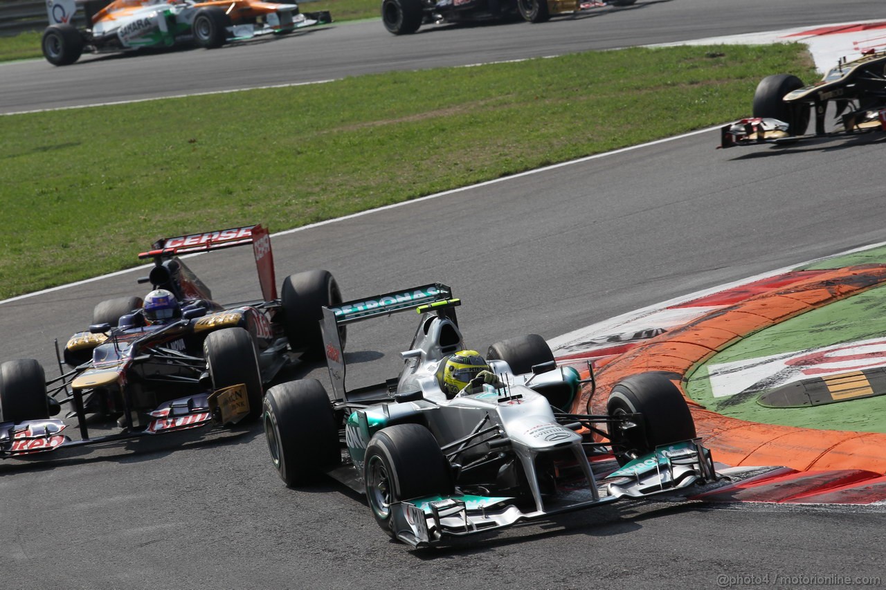 GP ITALIA, 09.09.2012- Gara,  Daniel Ricciardo (AUS) Scuderia Toro Rosso STR7 e Nico Rosberg (GER) Mercedes AMG F1 W03 