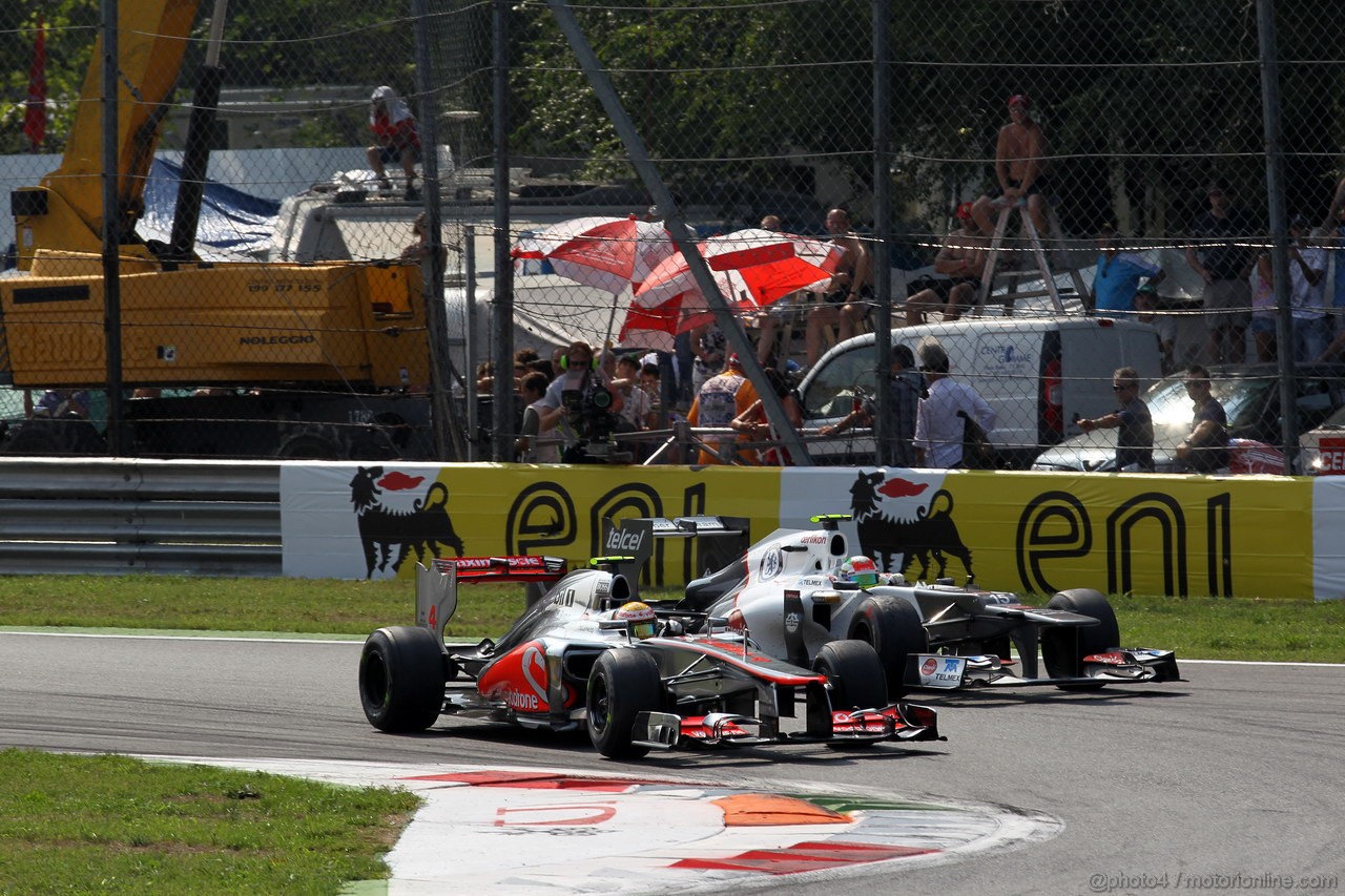 GP ITALIA, 09.09.2012- Gara,  Lewis Hamilton (GBR) McLaren Mercedes MP4-27 e Sergio Prez (MEX) Sauber F1 Team C31 