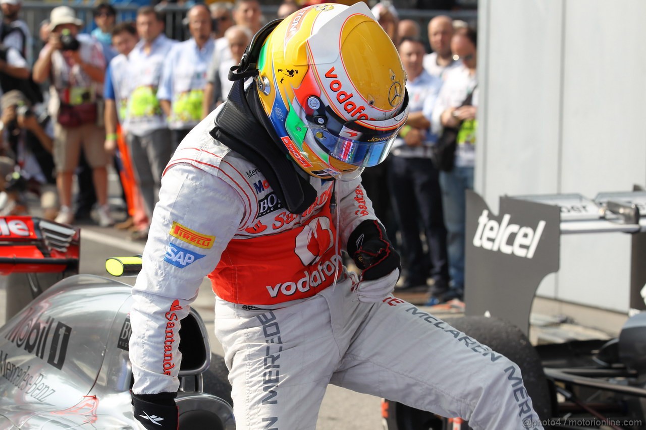 GP ITALIA, 09.09.2012- Gara,  Lewis Hamilton (GBR) McLaren Mercedes MP4-27 e Sergio Prez (MEX) Sauber F1 Team C31