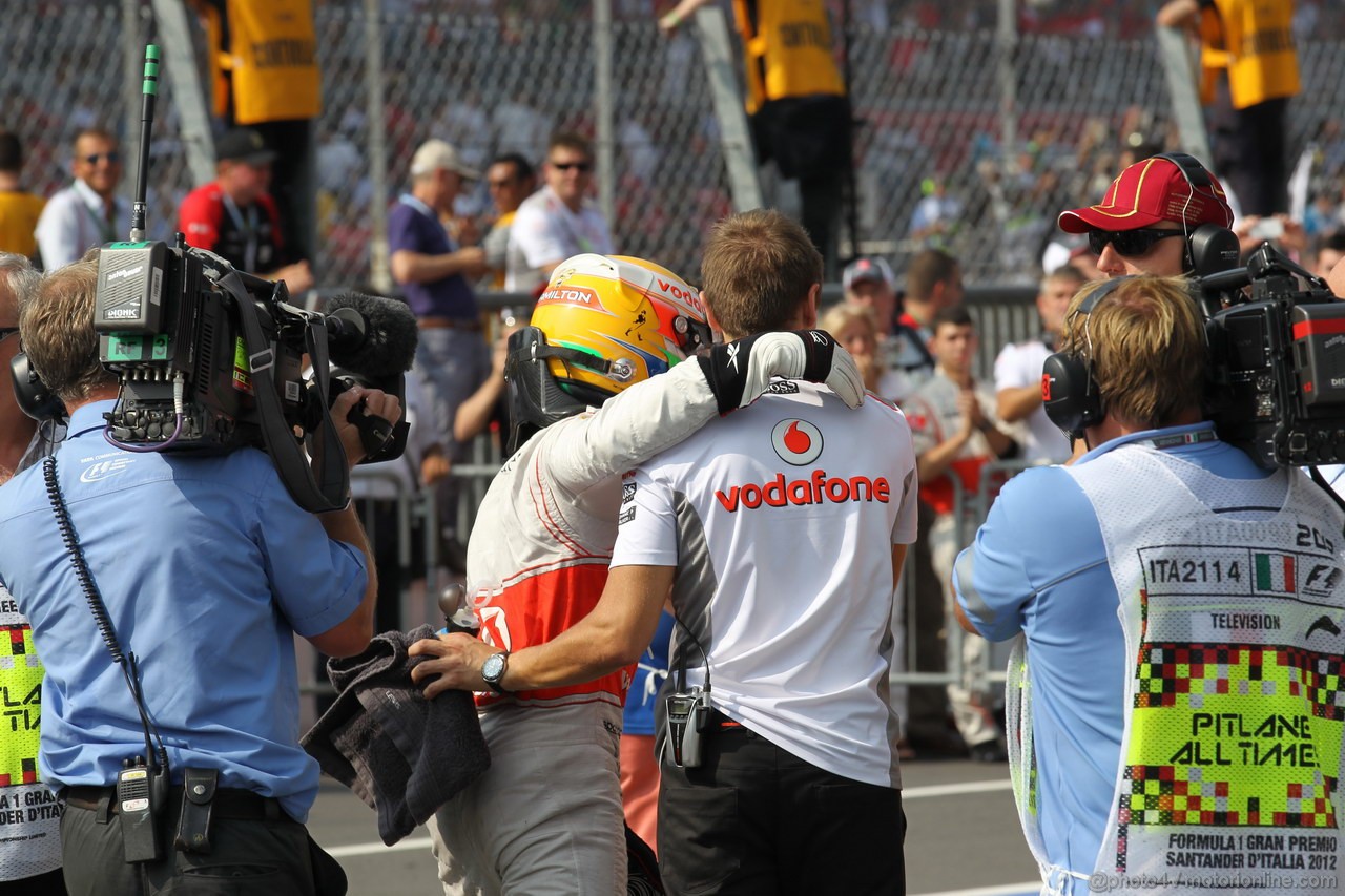 GP ITALIA, 09.09.2012- Gara,  Lewis Hamilton (GBR) McLaren Mercedes MP4-27 e Sergio Prez (MEX) Sauber F1 Team C31