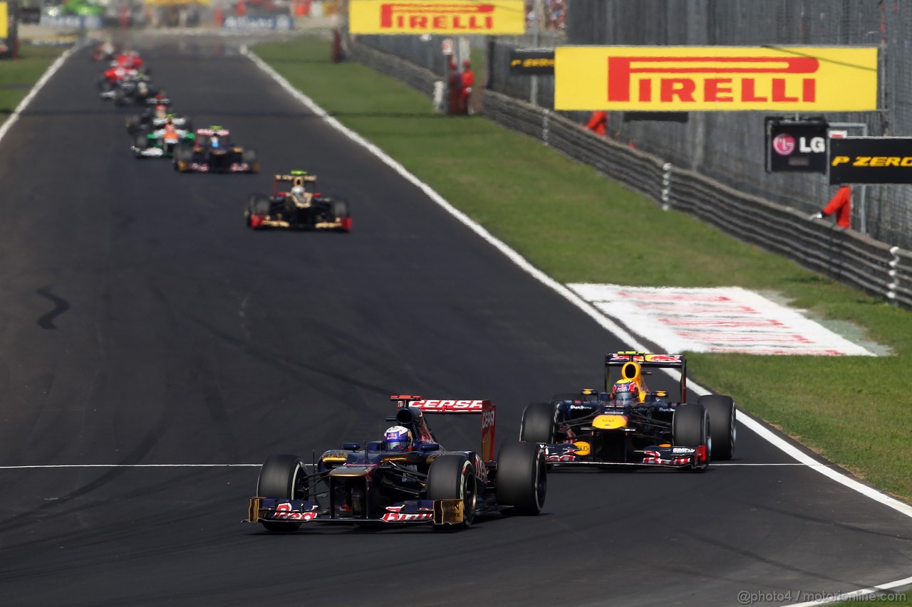 GP ITALIA, 09.09.2012- Gara,  Daniel Ricciardo (AUS) Scuderia Toro Rosso STR7 davanti a Mark Webber (AUS) Red Bull Racing RB8 