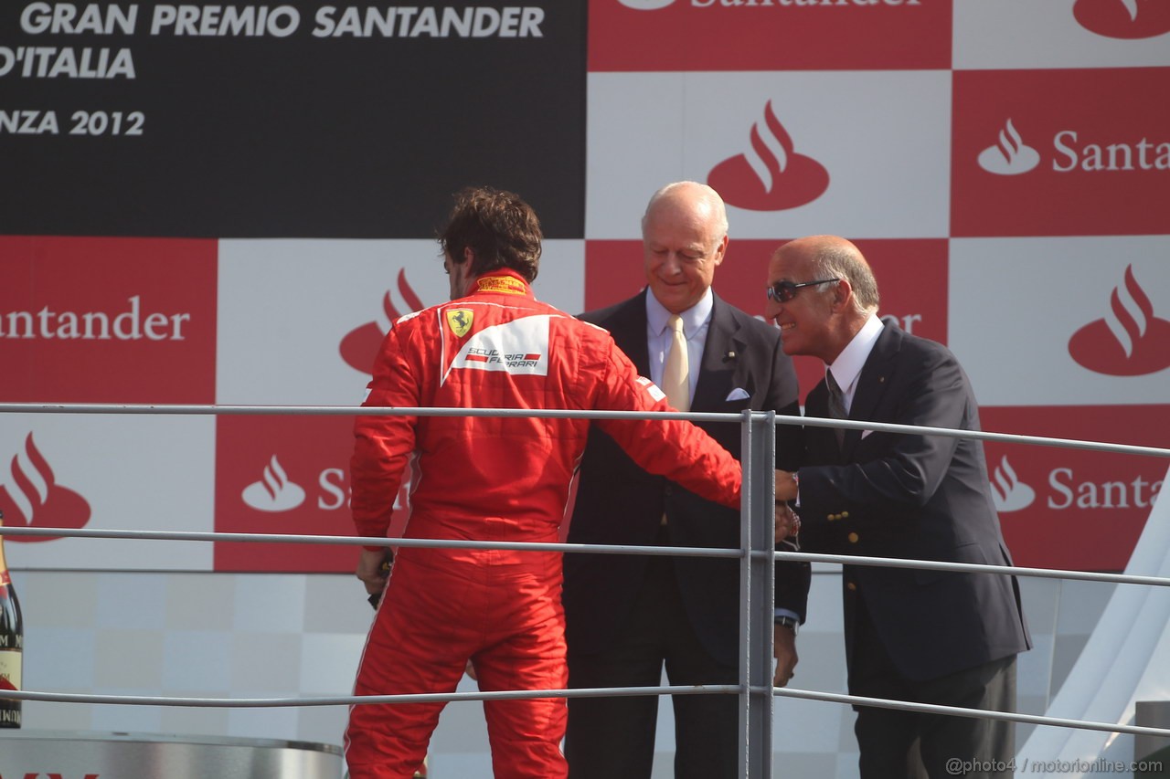 GP ITALIA, 09.09.2012- Gara,  terzo Fernando Alonso (ESP) Ferrari F2012 e Dr. Angelo Sticchi Damiani (ITA) Aci Csai President 