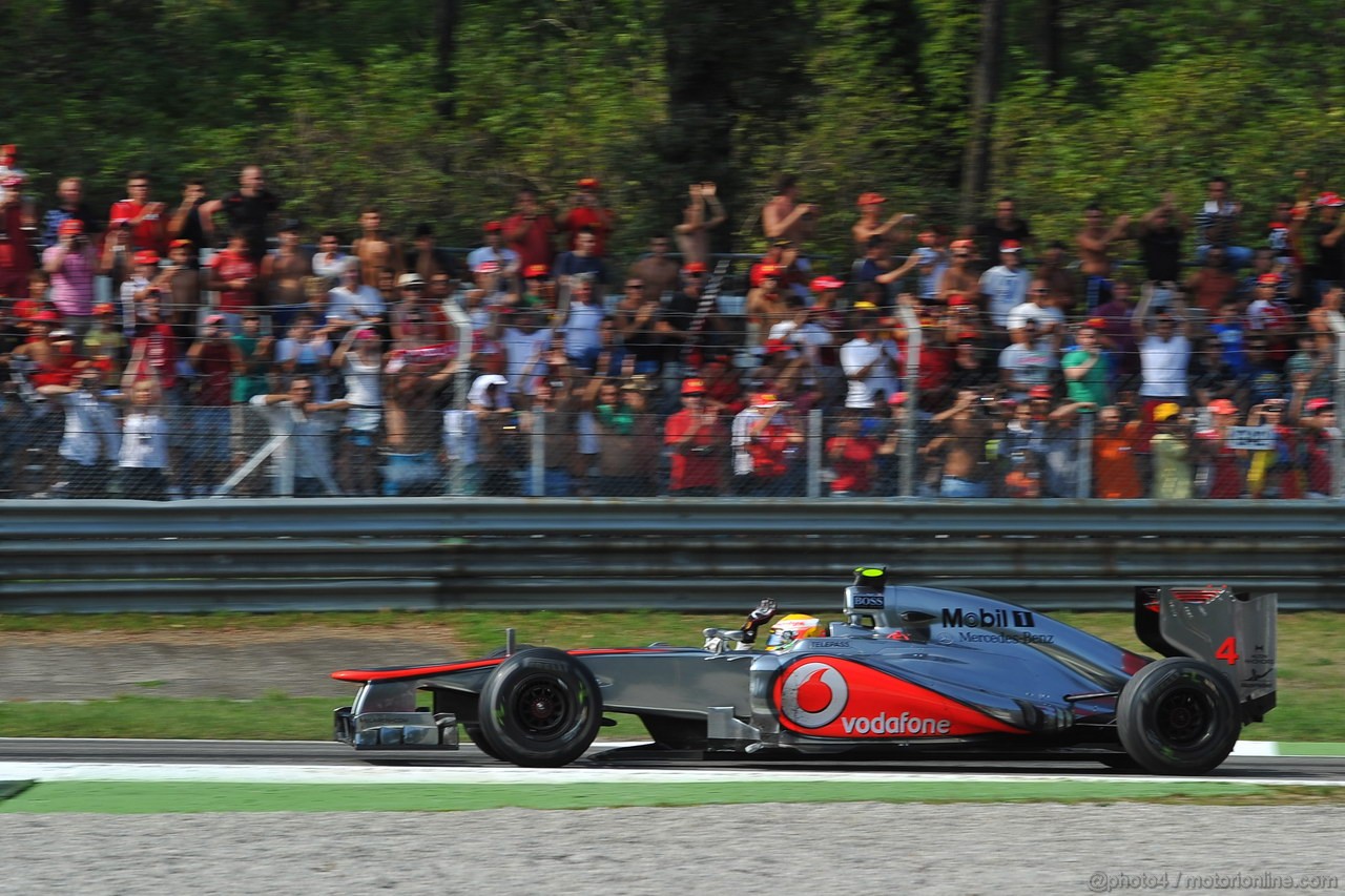 GP ITALIA, 09.09.2012- Gara, Lewis Hamilton (GBR) McLaren Mercedes MP4-27 celebrates his victory