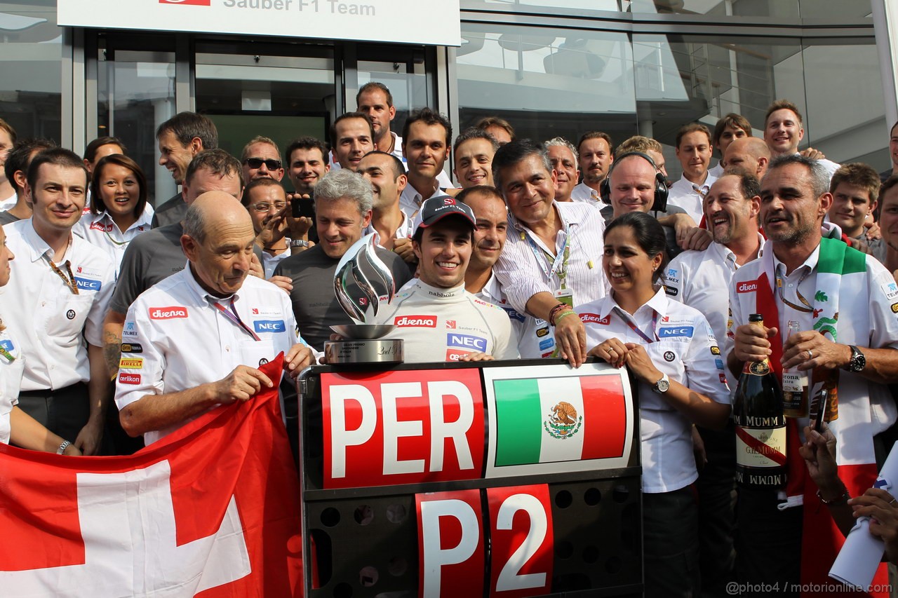 GP ITALIA, 09.09.2012- Gara, Festeggiamenti, secondo Sergio Prez (MEX) Sauber F1 Team C31 with Peter Sauber (SUI), Sauber F1 Team, Team Principal  e Monisha Kaltenborn (AUT), Chief Executive Officer, Sauber F1 Team