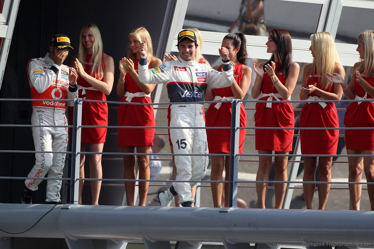 GP ITALIA, 09.09.2012- Gara, Lewis Hamilton (GBR) McLaren Mercedes MP4-27 vincitore, secondo Sergio Prez (MEX) Sauber F1 Team C31 