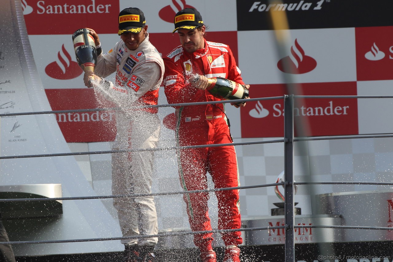 GP ITALIA, 09.09.2012- Gara, Lewis Hamilton (GBR) McLaren Mercedes MP4-27 vincitore e terzo Fernando Alonso (ESP) Ferrari F2012 