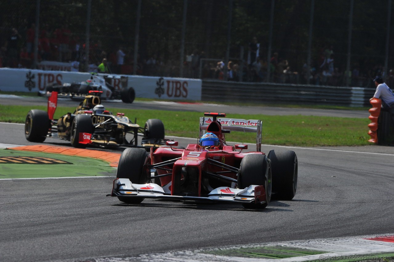 GP ITALIA, 09.09.2012- Gara, Fernando Alonso (ESP) Ferrari F2012 davanti a Kimi Raikkonen (FIN) Lotus F1 Team E20 