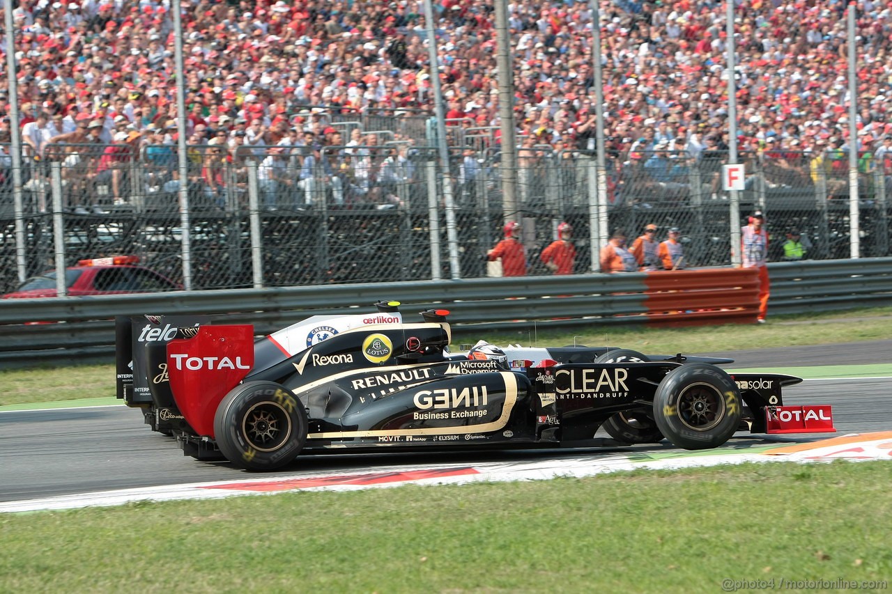 GP ITALIA, 09.09.2012- Gara, Kimi Raikkonen (FIN) Lotus F1 Team E20 e Sergio Prez (MEX) Sauber F1 Team C31 