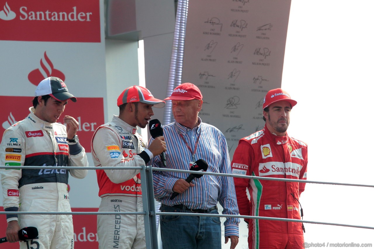 GP ITALIA, 09.09.2012- Gara, secondo Sergio Prez (MEX) Sauber F1 Team C31, Lewis Hamilton (GBR) McLaren Mercedes MP4-27 vincitore, Nikki Lauda (AU) e terzo Fernando Alonso (ESP) Ferrari F2012 