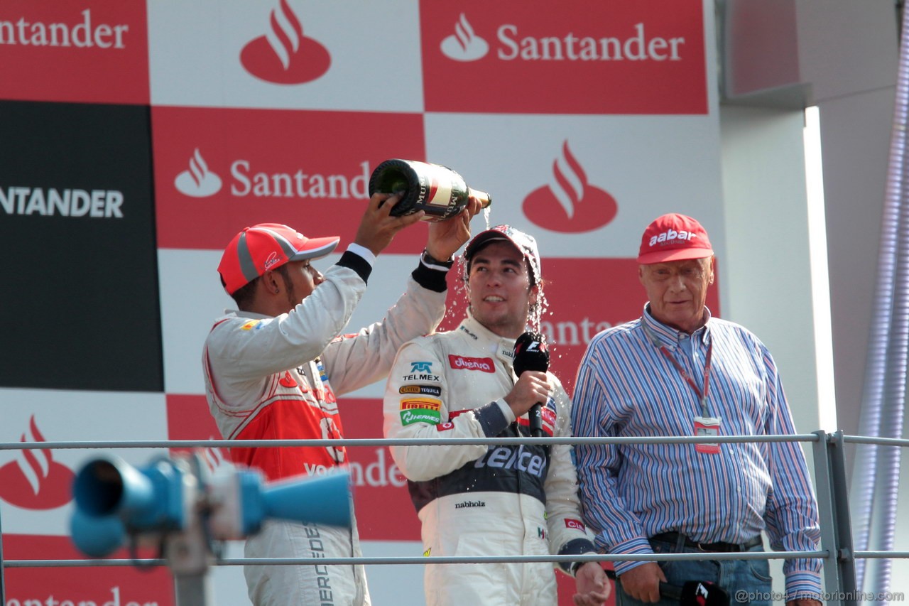 GP ITALIA, 09.09.2012- Gara, Lewis Hamilton (GBR) McLaren Mercedes MP4-27 vincitore, secondo Sergio Prez (MEX) Sauber F1 Team C31 e Nikki Lauda (AU) 