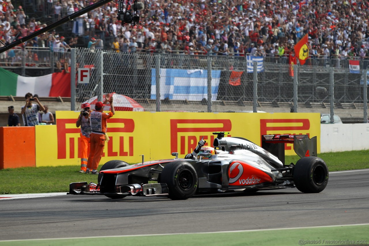 GP ITALIA, 09.09.2012- Gara, Lewis Hamilton (GBR) McLaren Mercedes MP4-27 celebrates his victory