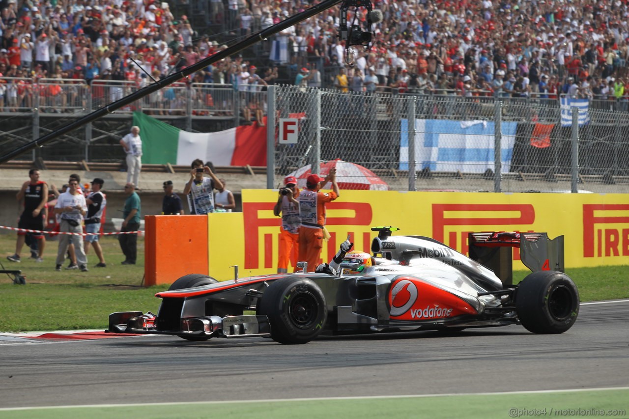 GP ITALIA, 09.09.2012- Gara, Lewis Hamilton (GBR) McLaren Mercedes MP4-27 celebrates his victory