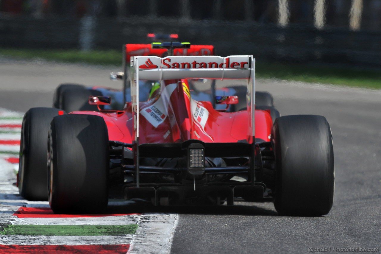 GP ITALIA, 09.09.2012- Gara, Lewis Hamilton (GBR) McLaren Mercedes MP4-27 davanti a Felipe Massa (BRA) Ferrari F2012 