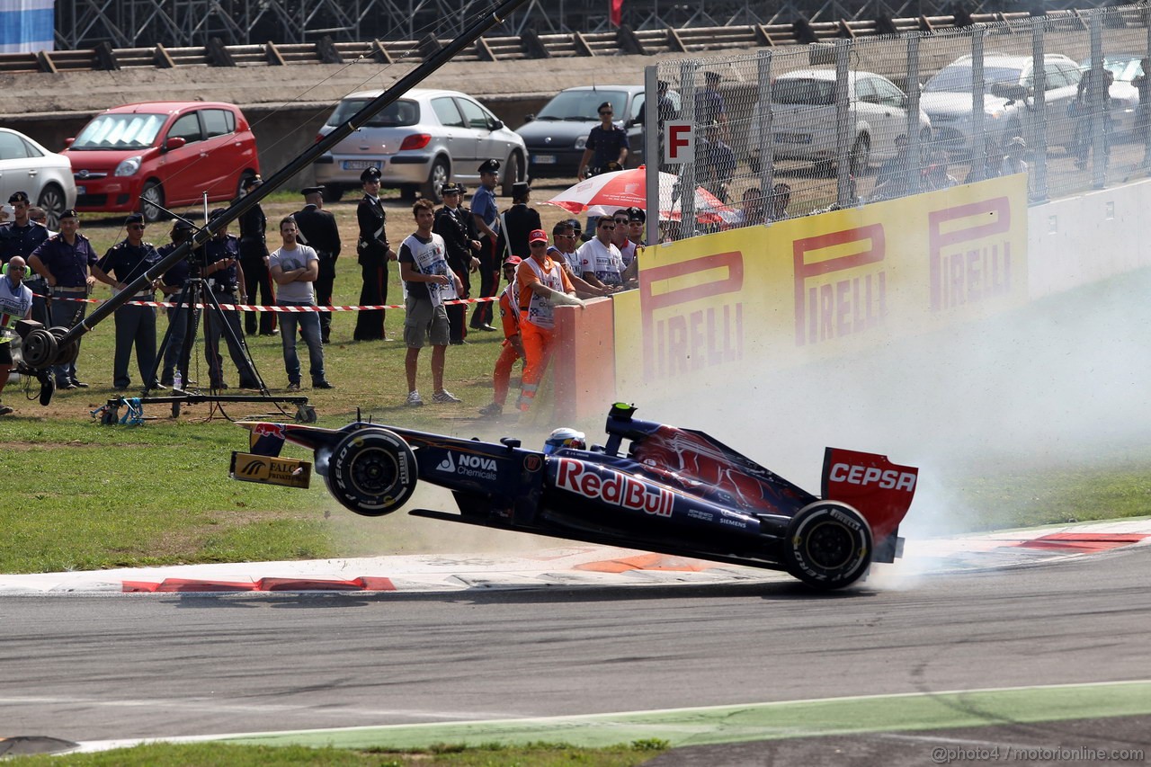 GP ITALIA, 09.09.2012- Gara, Crash, Jean-Eric Vergne (FRA) Scuderia Toro Rosso STR7 