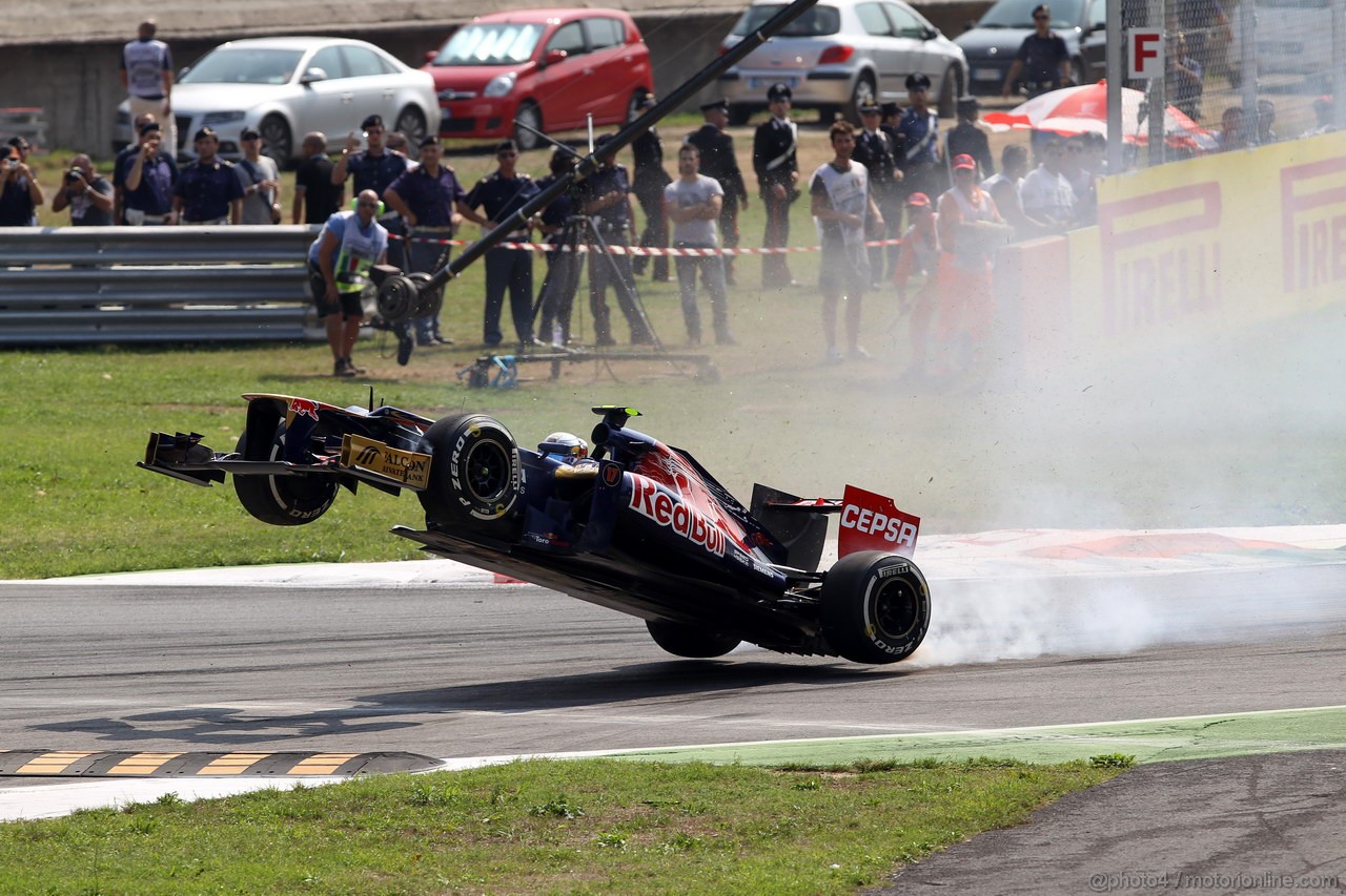 GP ITALIA, 09.09.2012- Gara, Crash, Jean-Eric Vergne (FRA) Scuderia Toro Rosso STR7 