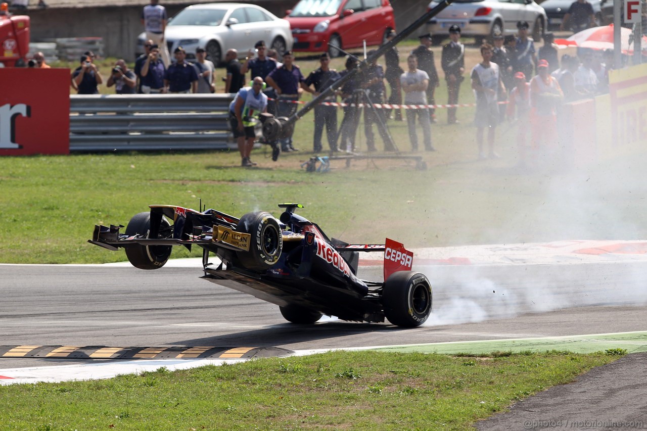 GP ITALIA, 09.09.2012- Gara, Crash, Jean-Eric Vergne (FRA) Scuderia Toro Rosso STR7 